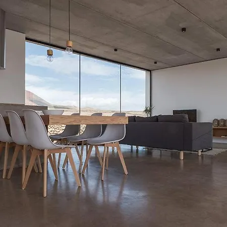Minimalist House With Volcano View & Heated Pool Hébergement de vacances *