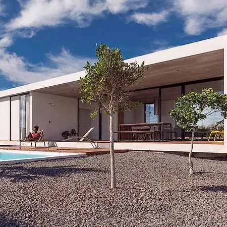 Hébergement de vacances Minimalist House With Volcano View & Heated Pool