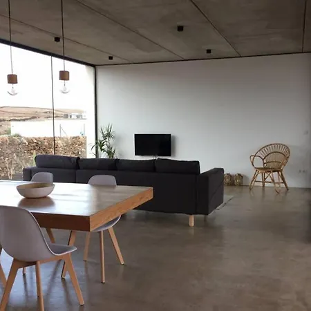 Minimalist House With Volcano View & Heated Pool Hébergement de vacances *