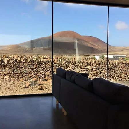Minimalist House With Volcano View & Heated Pool Hébergement de vacances