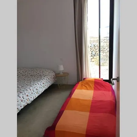 Hébergement de vacances Minimalist House With Volcano View & Heated Pool Lajares