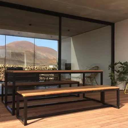 Minimalist House With Volcano View & Heated Pool Hébergement de vacances *