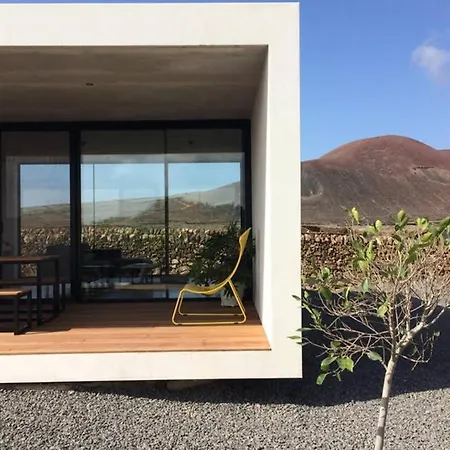 Hébergement de vacances Minimalist House With Volcano View & Heated Pool Lajares